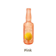 Botella de cerveza rosa con pelota